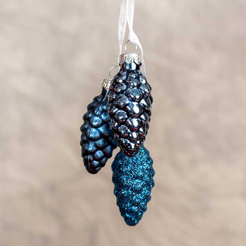 Zestaw trzech bombek...