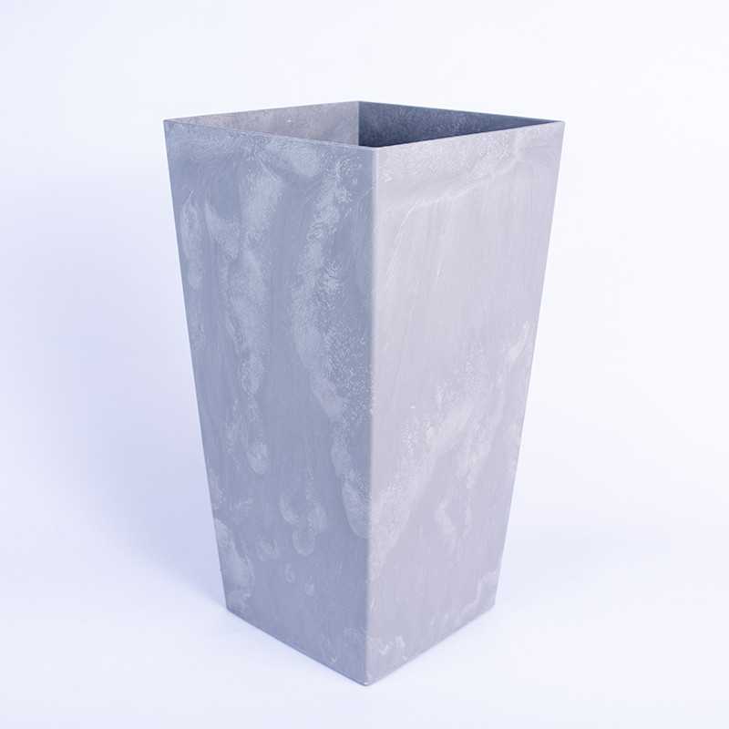 Wysoka plastikowa...