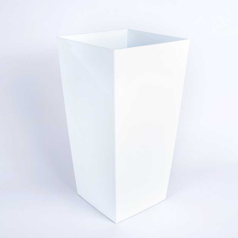 Wysoka plastikowa...