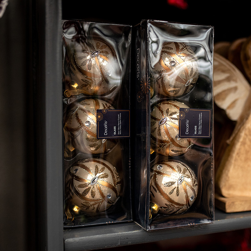 Zestaw trzech bombek...