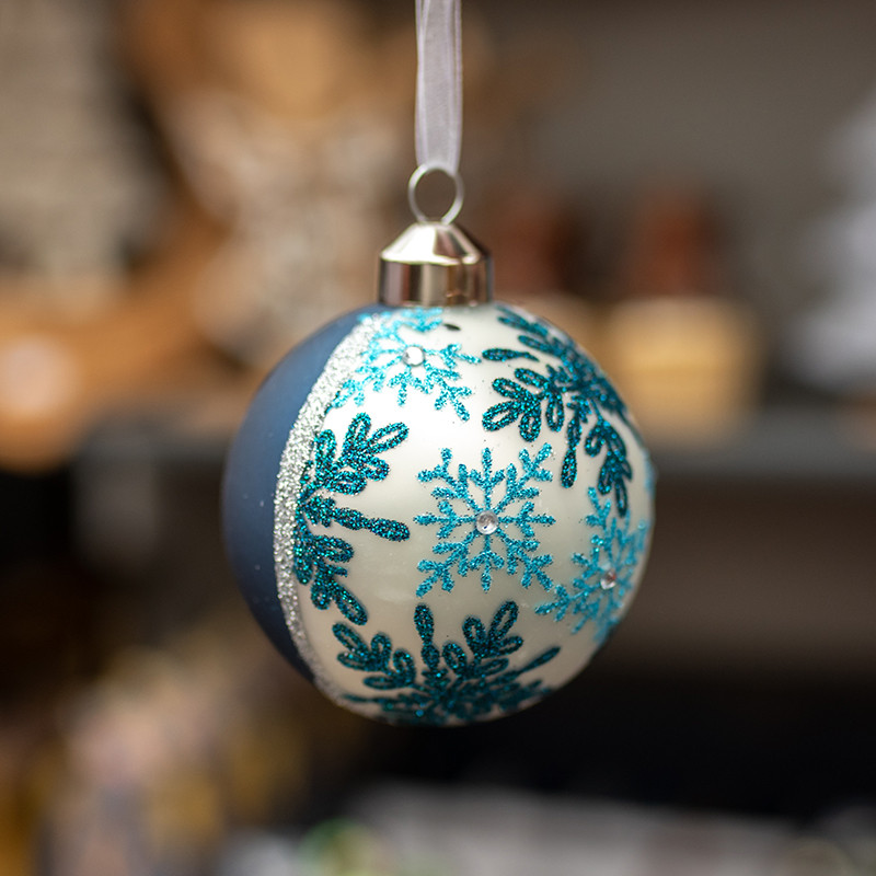 Szklana bombka ze wzorami...